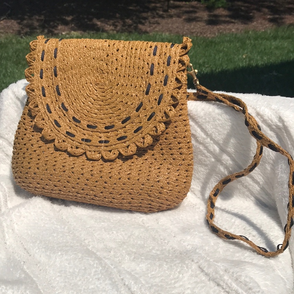 Eric Javits straw shoulder bag in honey/black